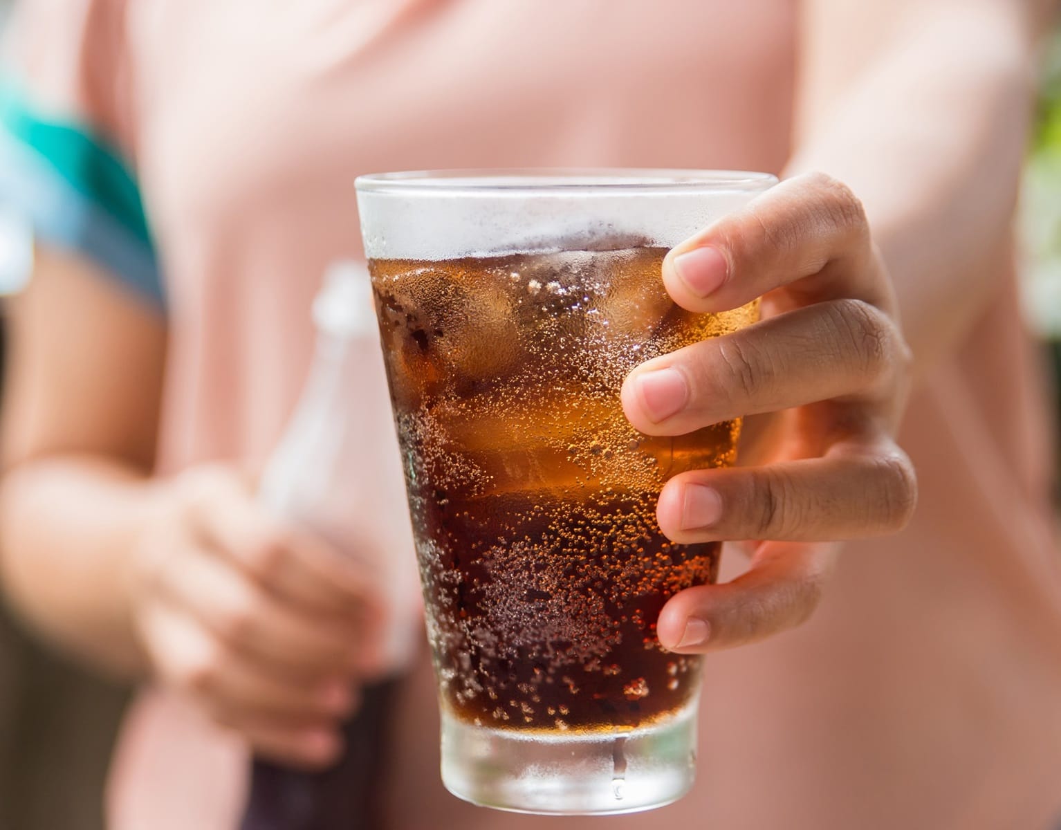 Uống nước ngọt có đường ăn kiêng có thể gây sinh non
