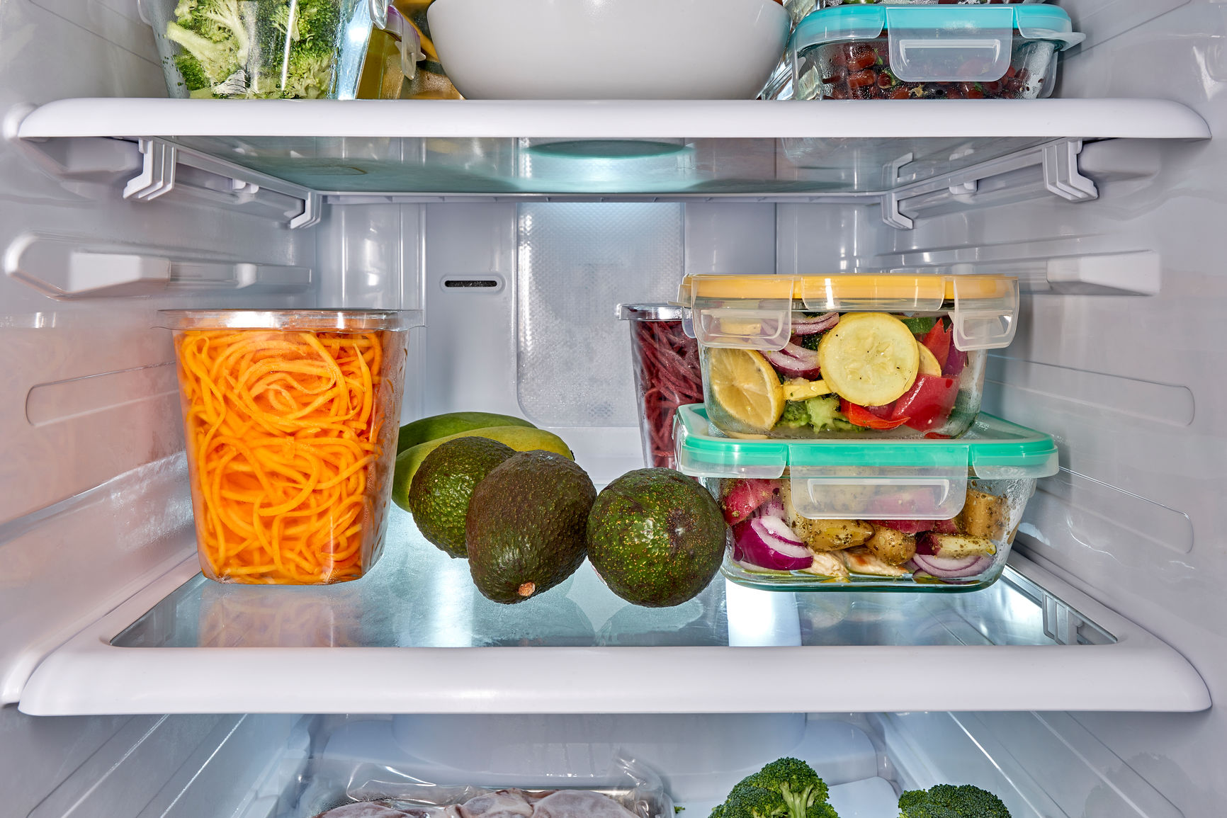 Phân loại đồ ăn và thực phẩm trong tủ để bảo quản đồ được an toàn hơn