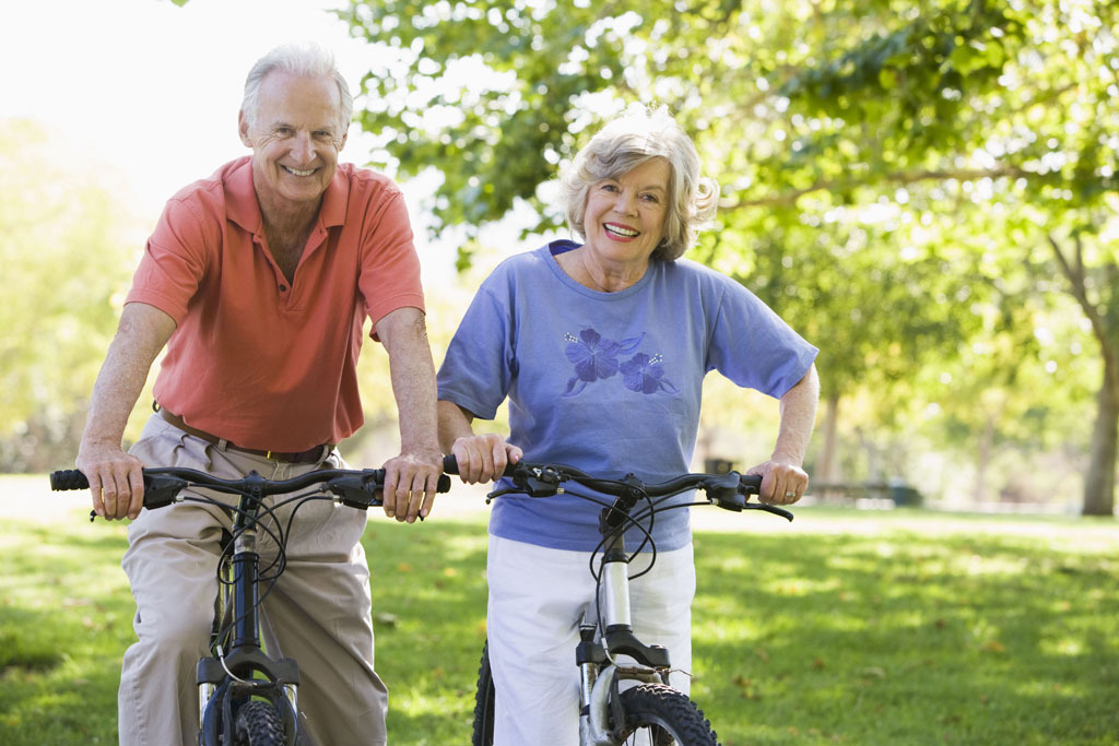 Vận động thể dục thể thao hàng ngày với nhịp độ vừa đủ để nâng cao sức khoẻ cho người già
